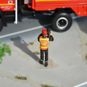 Figurines à peindre au 1/43ième - Sapeur Pompier Caméraman