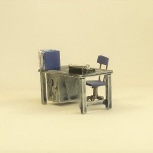 Accessoires à peindre au 1/43ième - Bureau et chaise en kit avec classeurs