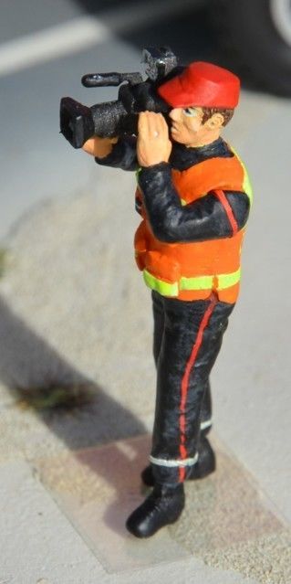 Figurines à peindre au 1/43ième - Sapeur Pompier Caméraman